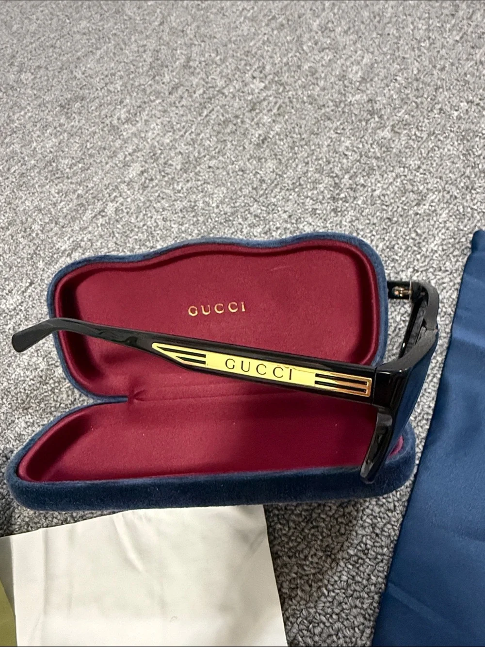 Gucci Black men’s sunglasses Case and Pouch